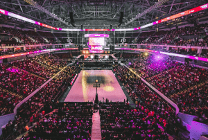 Košarkaša arena sa navijačima